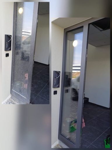 Vorher-Nachher-Reinigung der seitlichen Glasscheibe am Eingang in Polling.